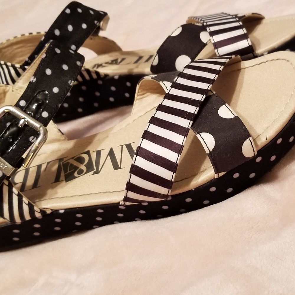 Sandals - Picture 2 of 3